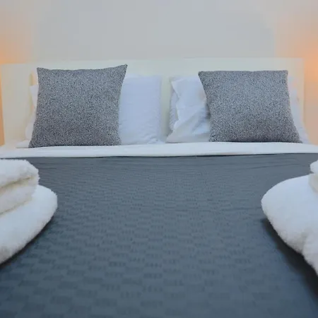 Cozy 3br Retreat Modern Comfort 아파트 *